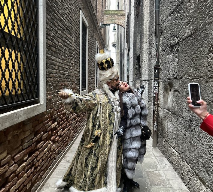 Венецианский карнавал: там, где заканчивается шоу и начинается обряд